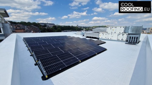 Reflecterende dak Coating to om het dak te beschermen tegen directe zon